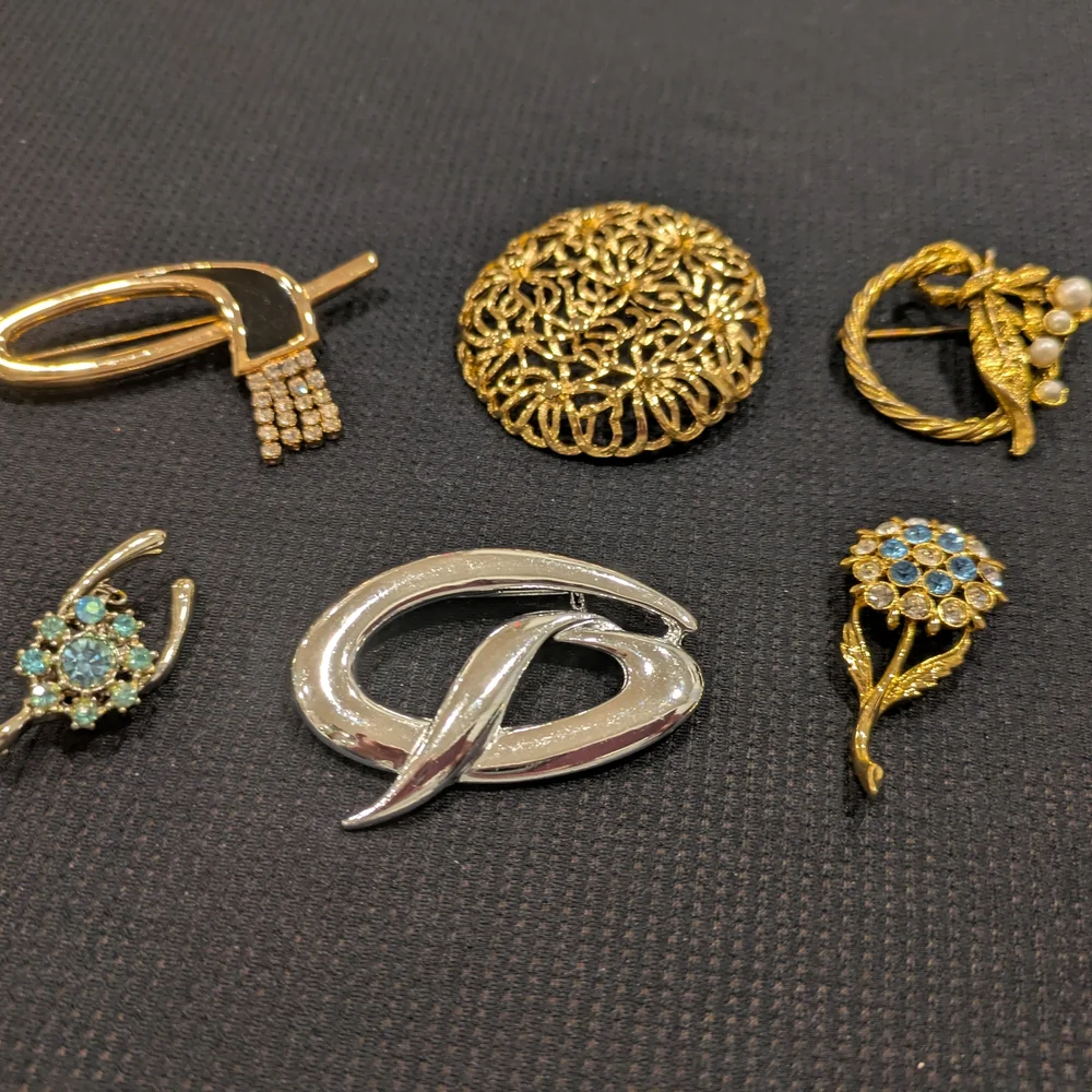 Multicolor Brooches Set Of 6
